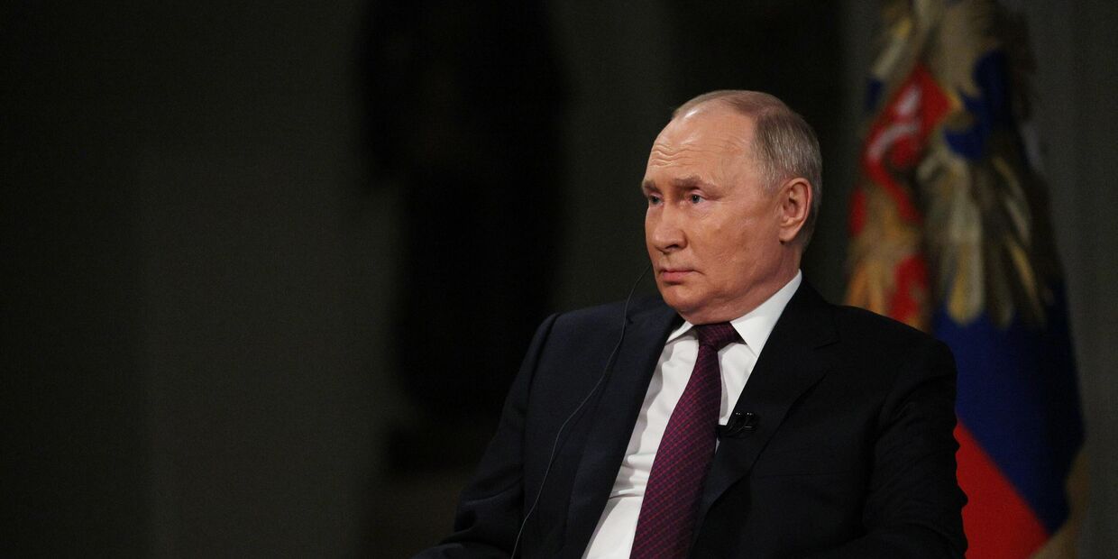 Президент РФ Владимир Путин дал интервью американскому журналисту Такеру Карлсону