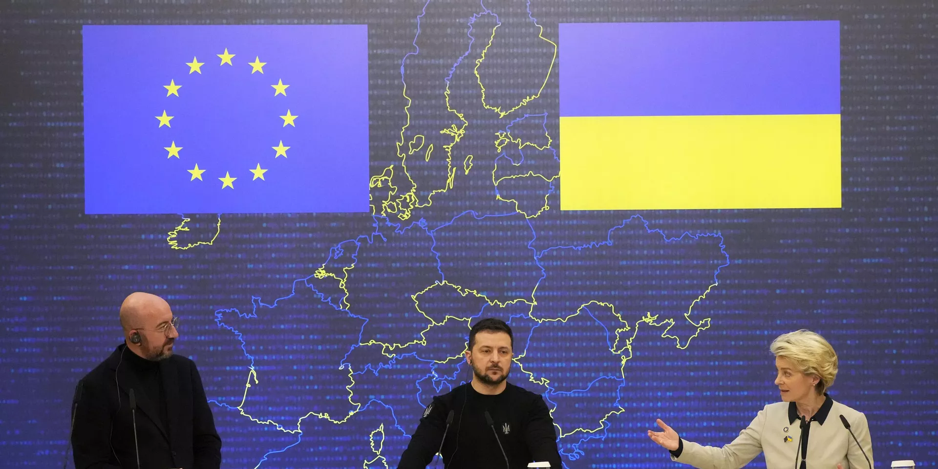 Президент Украины Владимир Зеленский, президент Европейской комиссии Урсула фон дер Ляйен и президент Европейского совета Шарль Мишель на пресс-конференции после саммита Украина-ЕС в Киеве Президент Украины Владимир Зеленский, президент Европейской комиссии Урсула фон дер Ляйен и президент Европейского совета Шарль Мишель на пресс-конференции после саммита Украина-ЕС в Киеве - ИноСМИ, 1920, 23.02.2024