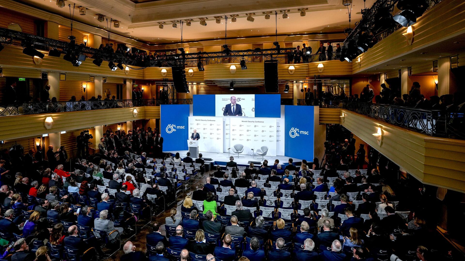 Канцлер Германии Олаф Шольц выступает на Мюнхенской конференции по безопасности 17 февраля 2024 года. - ИноСМИ, 1920, 19.02.2024