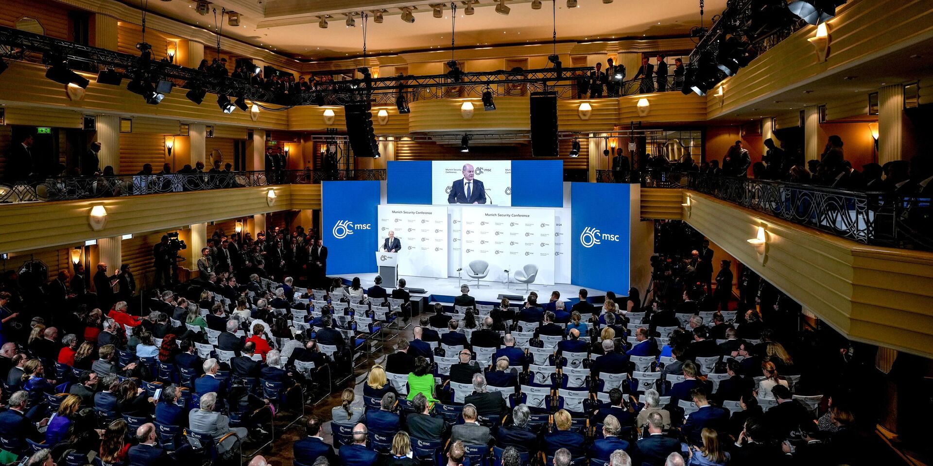 Канцлер Германии Олаф Шольц выступает на Мюнхенской конференции по безопасности 17 февраля 2024 года. - ИноСМИ, 1920, 19.02.2024