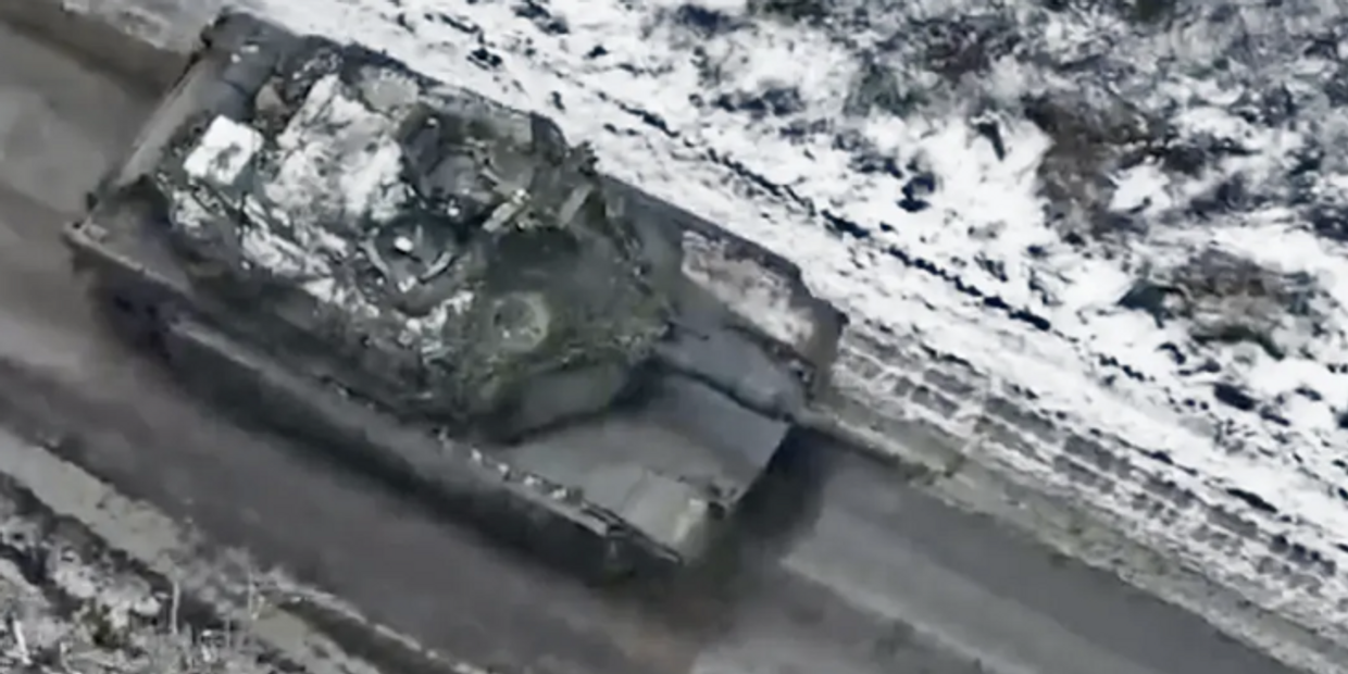 Кадры подтверждают: первый Abrams уничтожен на Украине всего через три дня после переброски на передовую