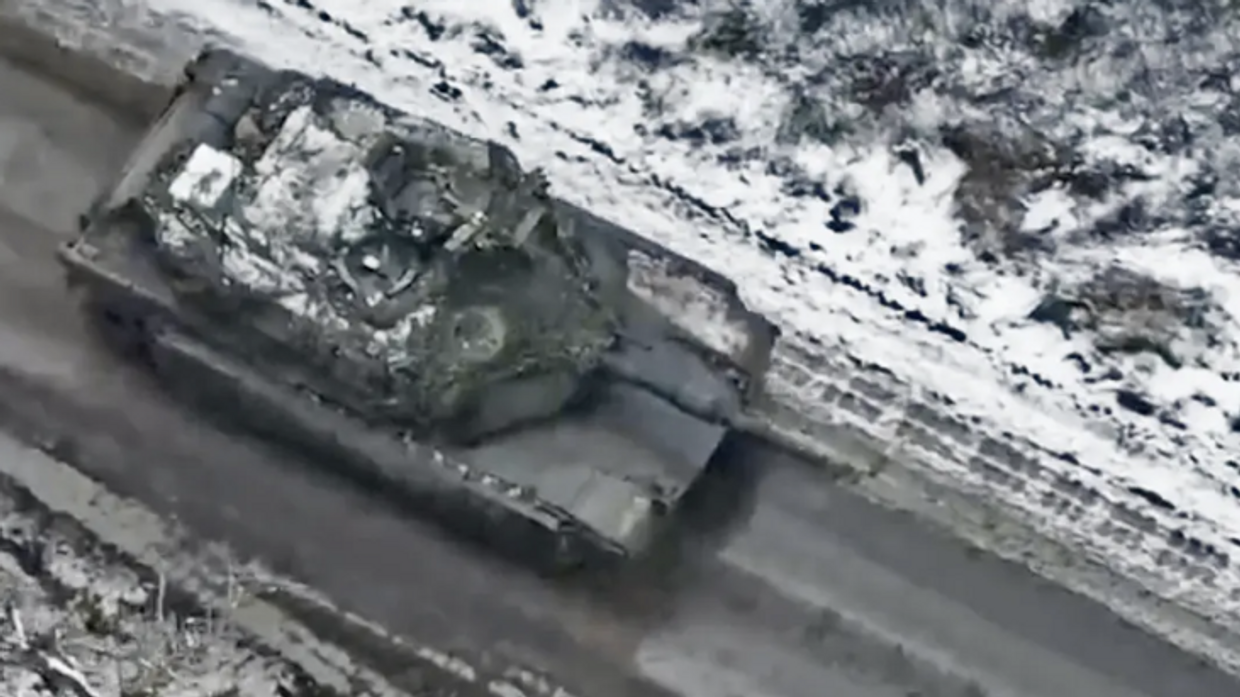 Скриншот видеозаписи боя M1A1 “Абрамс” (Abrams) ВСУ на Украине