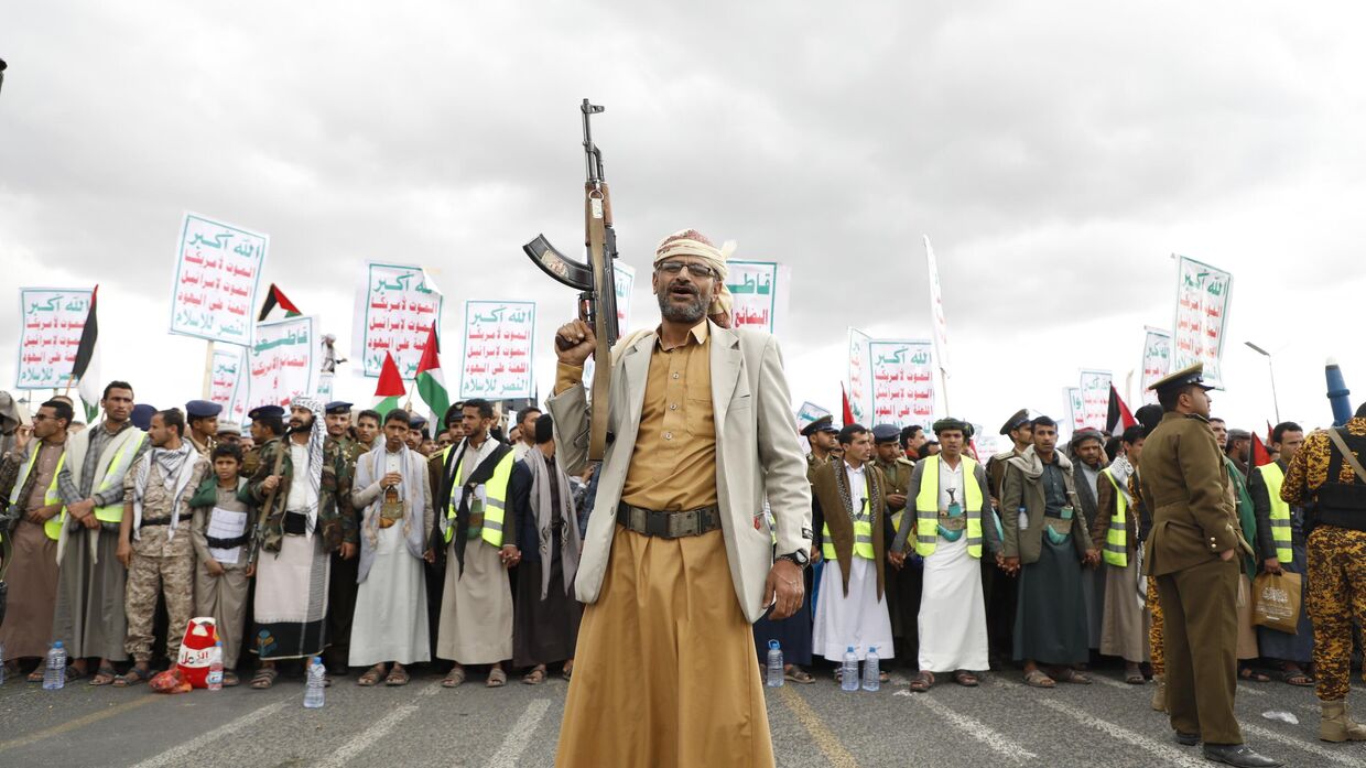 Митинг сторонников хуситов против авиаударов по Йемену под руководством США и в поддержку палестинцев в секторе Газа