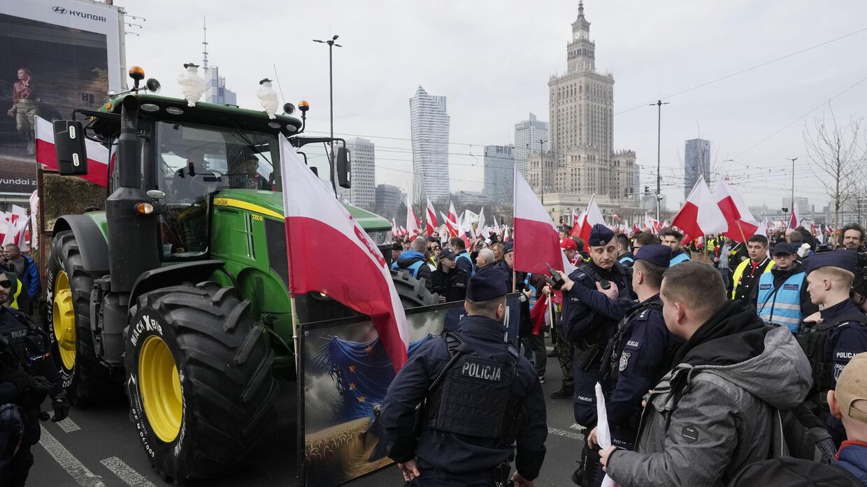 Польские фермеры протестуют против дешевого импорта зерна и других продуктов питания с Украины
