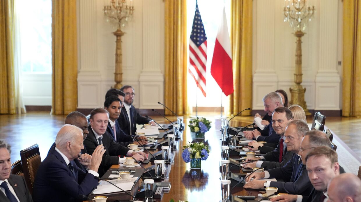 Президент США Джо Байден на встрече с президентом Польши Анджеем Дудой и премьер-министром Польши Дональдом Туском в Вашингтоне