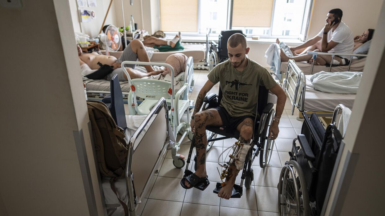 Палата для раненых украинских солдат в больнице Святого Пантелеймона во Львове, Украина
