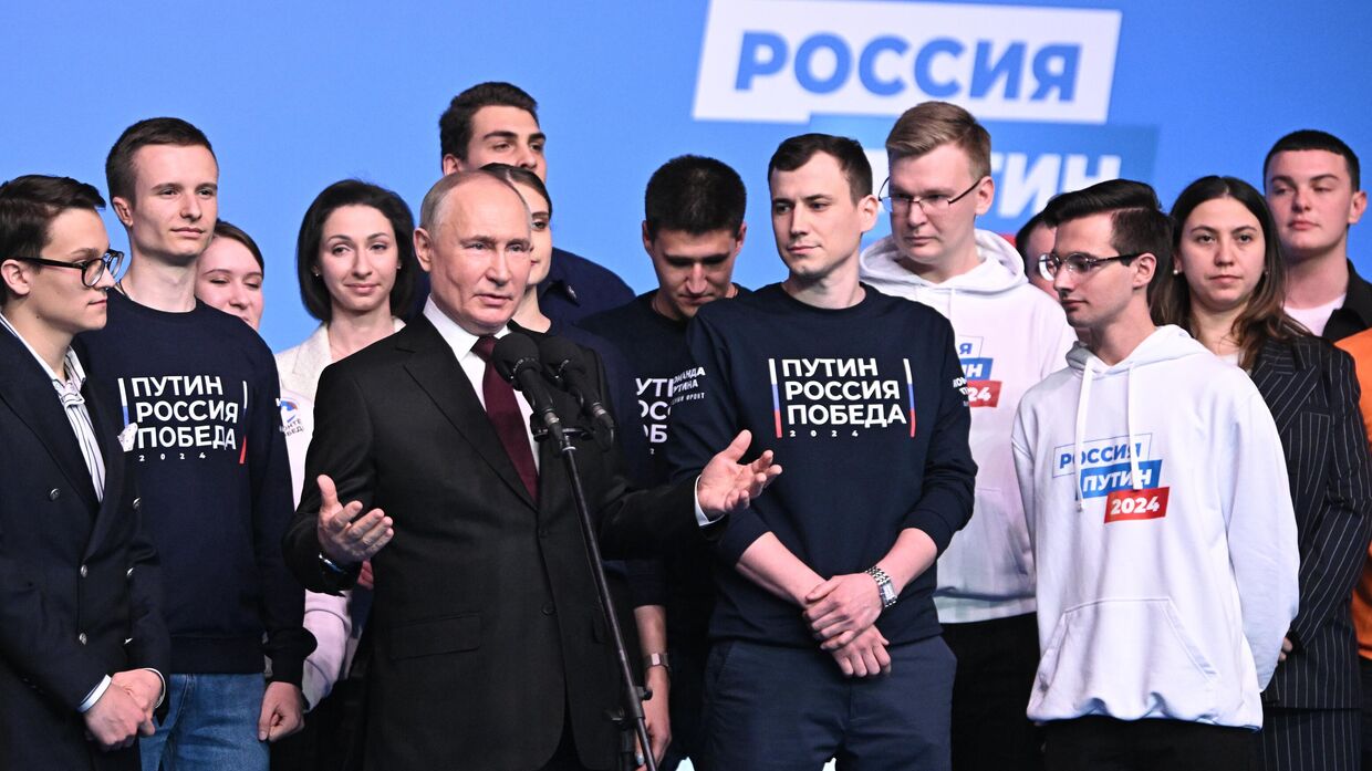 Владимир Путин встретился с доверенными лицами в избирательном штабе