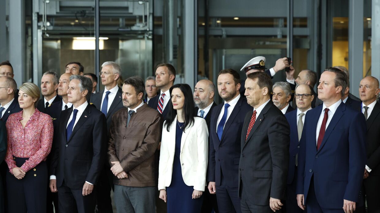 Министры иностранных дел стран НАТО принимают участие в церемонии, посвященной 75-летию НАТО, в штаб-квартире НАТО в Брюсселе
