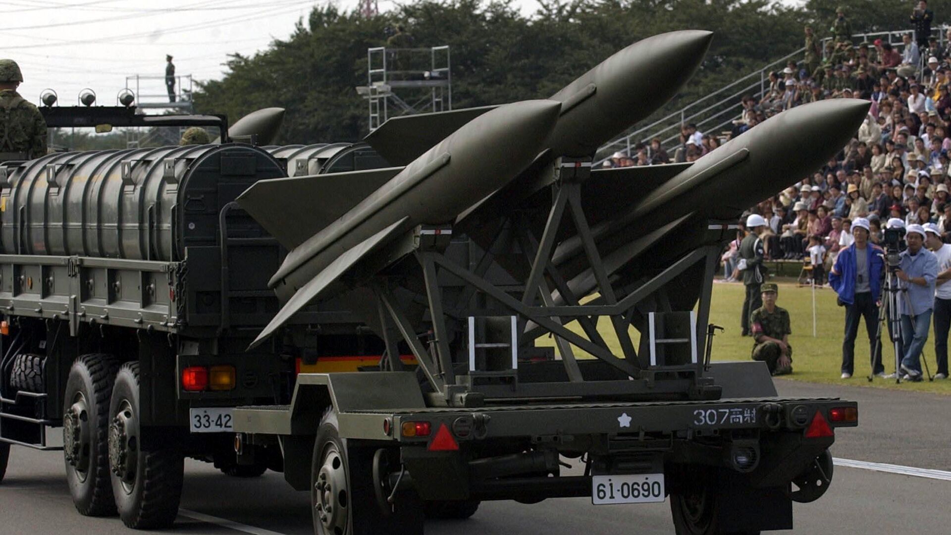 Зенитные управляемые ракеты Hawk сухопутных сил самообороны Японии  на инспекционном параде на полигоне Асака в пригороде Токио. 5 октября 2003 года - ИноСМИ, 1920, 11.04.2024