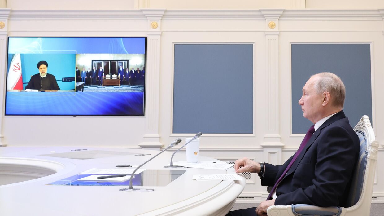 Президент РФ Владимир Путин принял участие в церемонии подписания межправительственных соглашений РФ и Ирана по транспортному коридору Север – Юг