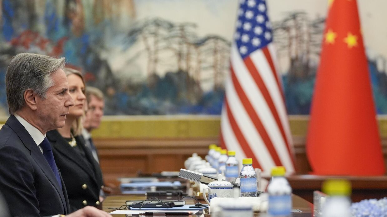 Госсекретарь США Энтони Блинкен  на встрече с министром иностранных дел Китая Ван И в пятницу, 26 апреля 2024 года, в Пекине, Китай.