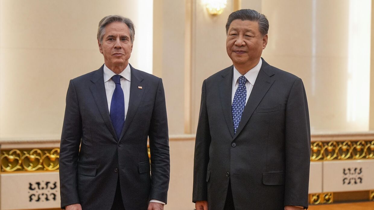 Госсекретарь США Энтони Блинкен и председатель Китая Си Цзиньпин в Доме народных собраний в пятницу, 26 апреля 2024 года, Пекин, Китай