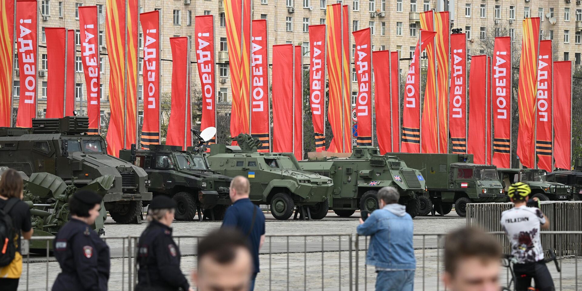 Путин направляет Западу ужасающее предостережение, организовав выставку захваченной натовской техники