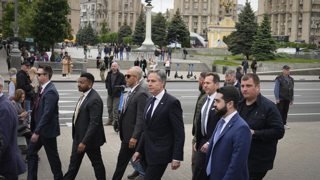 Госсекретарь США Энтони Блинкен на площади Независимости в Киеве, Украина, вторник, 14 мая 2024 года.
