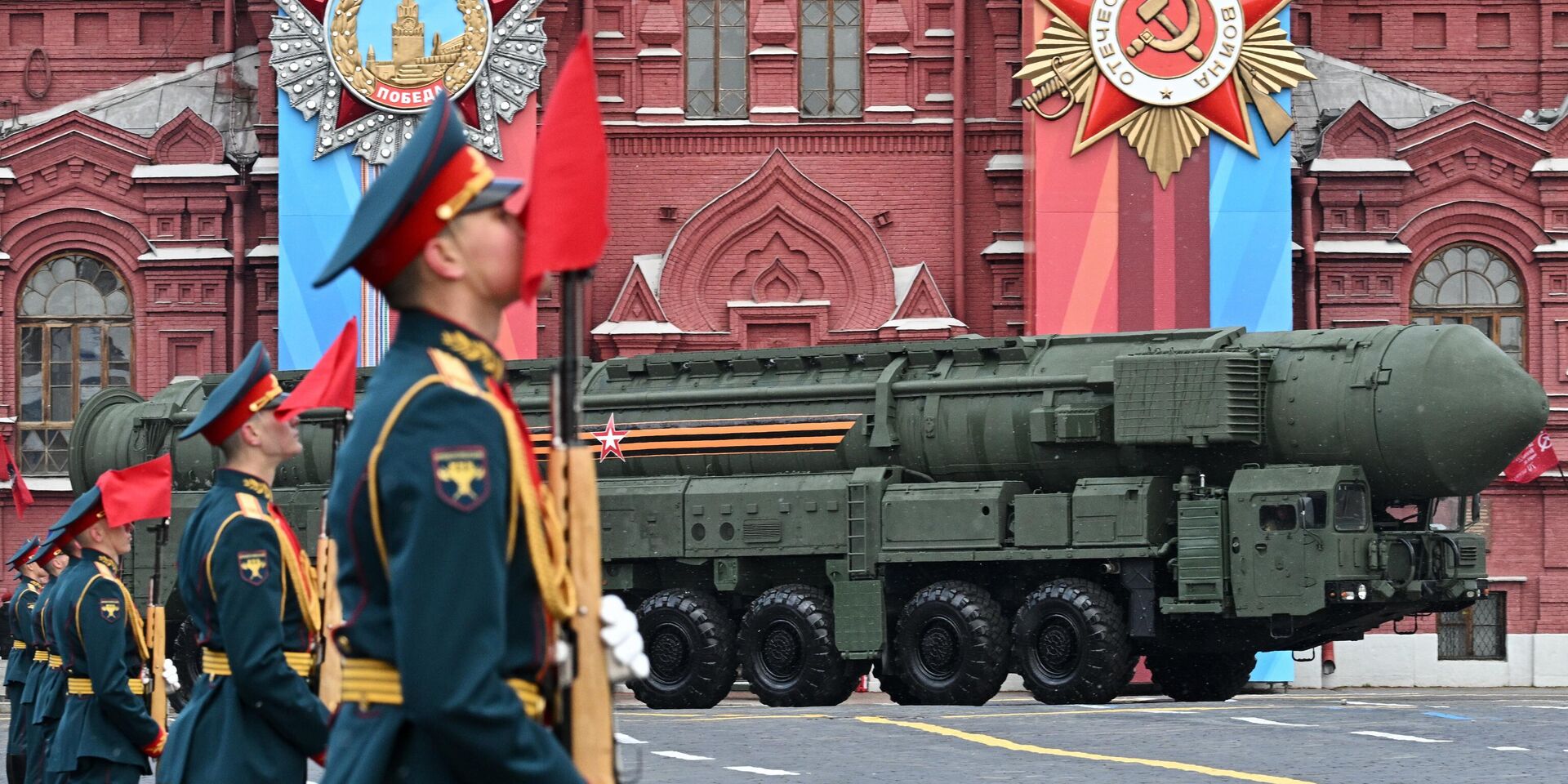 Автономная пусковая установка ПГРК Ярс на военном параде на Красной площади в честь 79-летия Победы в Великой Отечественной войне - ИноСМИ, 1920, 30.04.2025
