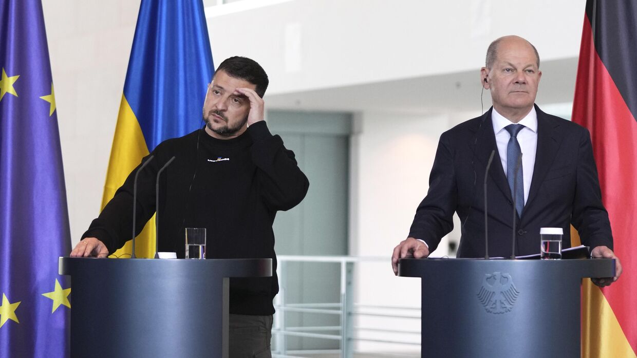 Канцлер Германии Олаф Шольц и президент Украины Владимир Зеленский на пресс-конференции в канцелярии канцлера в Берлине