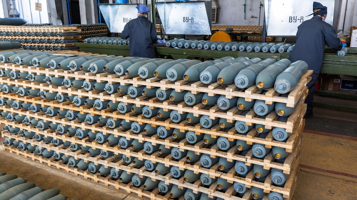 Производство авиационных средств поражения, артиллерийских и танковых снарядов различного калибра предприятиями оборонно-промышленного комплекса в Нижегородской области.
