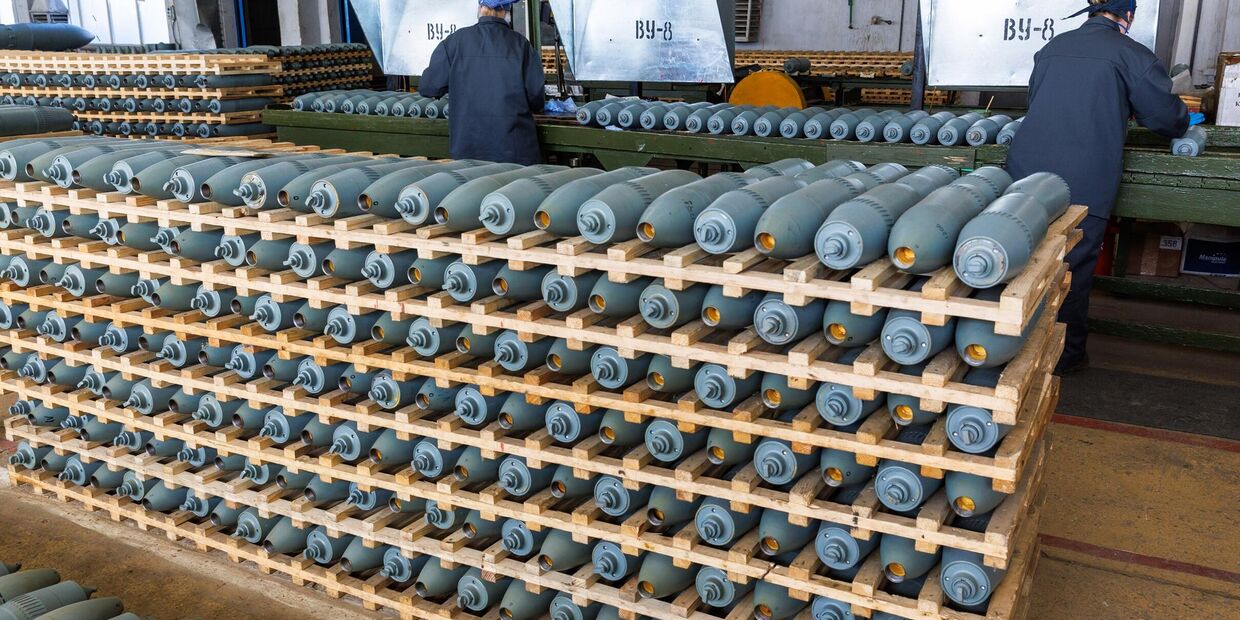 Производство авиационных средств поражения, артиллерийских и танковых снарядов различного калибра предприятиями оборонно-промышленного комплекса в Нижегородской области.