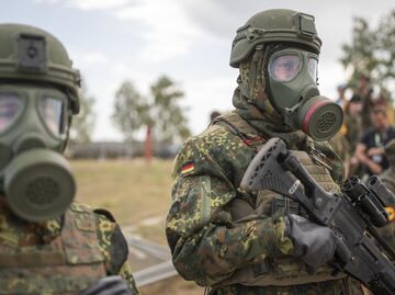 Немецкие солдаты принимают участие в международных военных учениях Большая квадрига 2024 на полигоне в Пабраде, к северу от Вильнюса, Литва, 29 мая 2024 года. Немецкие солдаты принимают участие в международных военных учениях Большая квадрига 2024 на полигоне в Пабраде, к северу от Вильнюса, Литва, 29 мая 2024 года.