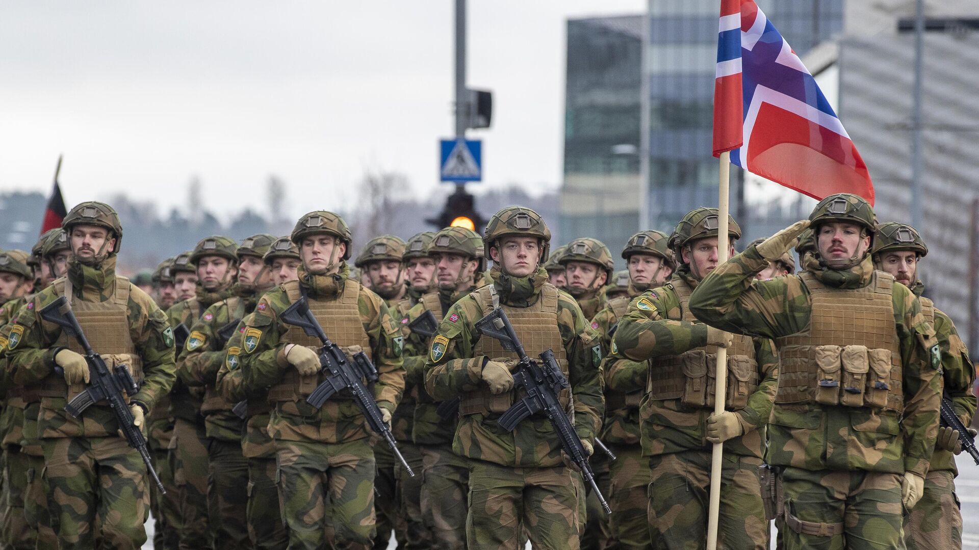 Норвежские солдаты маршируют на военном параде, посвященном 105-й годовщине вооруженных сил Литвы, Вильнюс - ИноСМИ, 1920, 08.06.2024