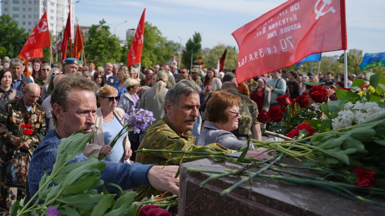 Празднование 79-й годовщины Победы в Великой Отечественной войне на площади у мемориала Освободителям Донбасса в Мариуполе