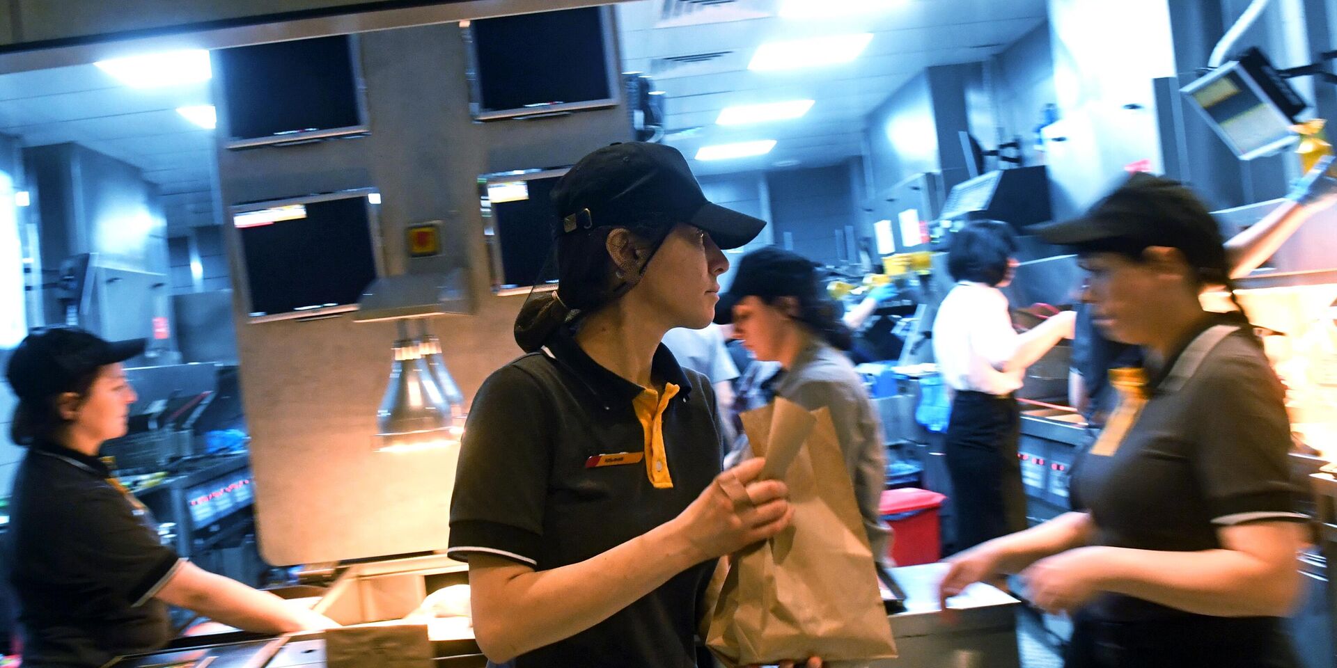 Работа ресторана Вкусно — и точка - ИноСМИ, 1920, 25.03.2026