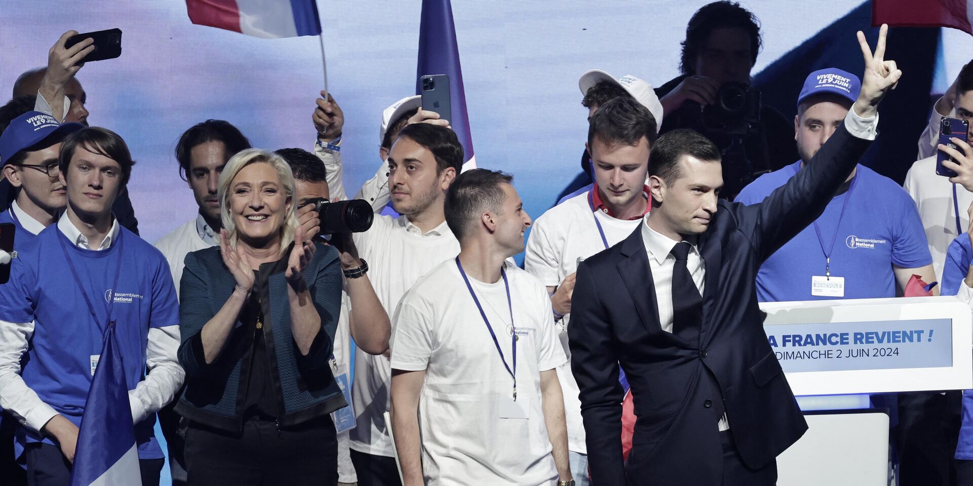 Ведущий кандидат французской ультраправой партии Национальное объединение Жордан Барделла и председатель парламентской фракции Национального единства Марин Ле Пен выступают на предвыборном митинге перед предстоящими выборами в Европейский парламент в Париже - ИноСМИ, 1920, 06.06.2024