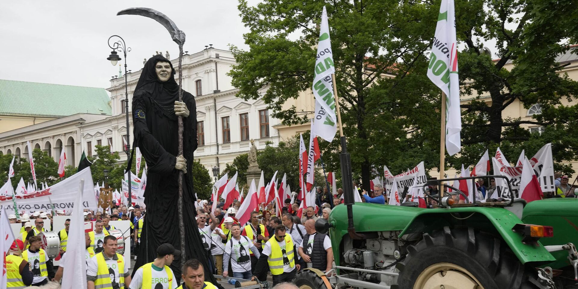 Польские фермеры и другие протестующие собрались в центре Варшавы, чтобы выразить несогласие с политикой Европейского союза в области климата и проевропейского правительства Польши - ИноСМИ, 1920, 07.06.2024