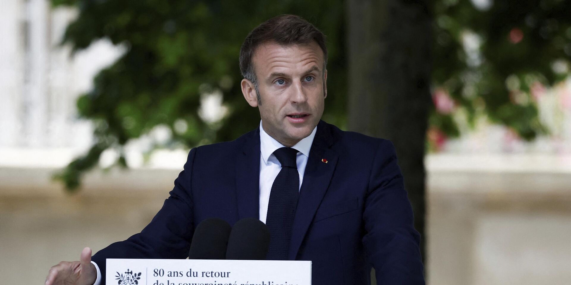 Президент Франции Эммануэль Макрон выступает на церемонии в честь 80-й годовщины высадки в в Нормандии в Байе, пятница, 7 июня 2024 г. (Benoit Tessier/Pool via AP) - ИноСМИ, 1920, 10.06.2024