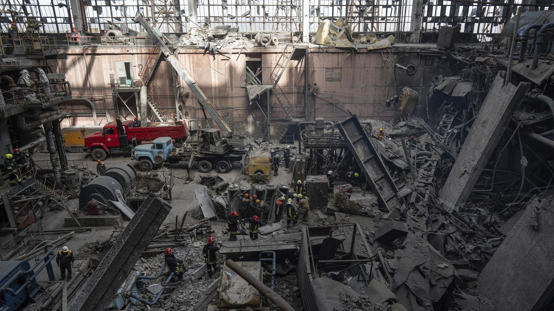 Спасатели разбирают завалы на украинской электростанции ДТЭК, разрушенной в результате российского ракетного удара - ИноСМИ, 1920, 20.06.2024