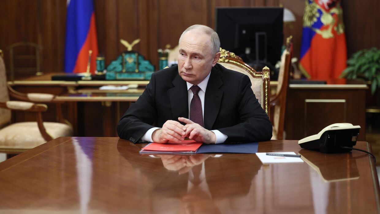 Президент Владимир Путин встретился с главой ВТБ Андреем Костиным