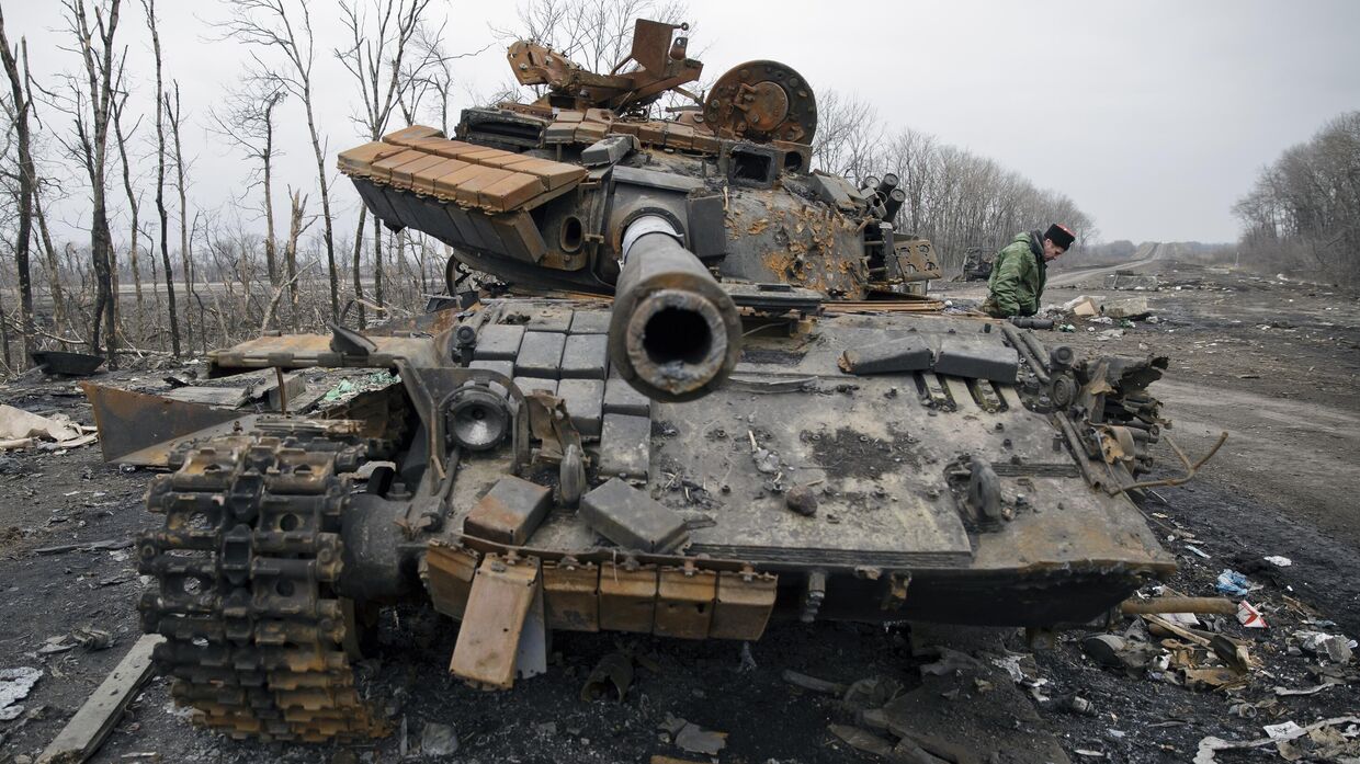 Подбитый украинский танк