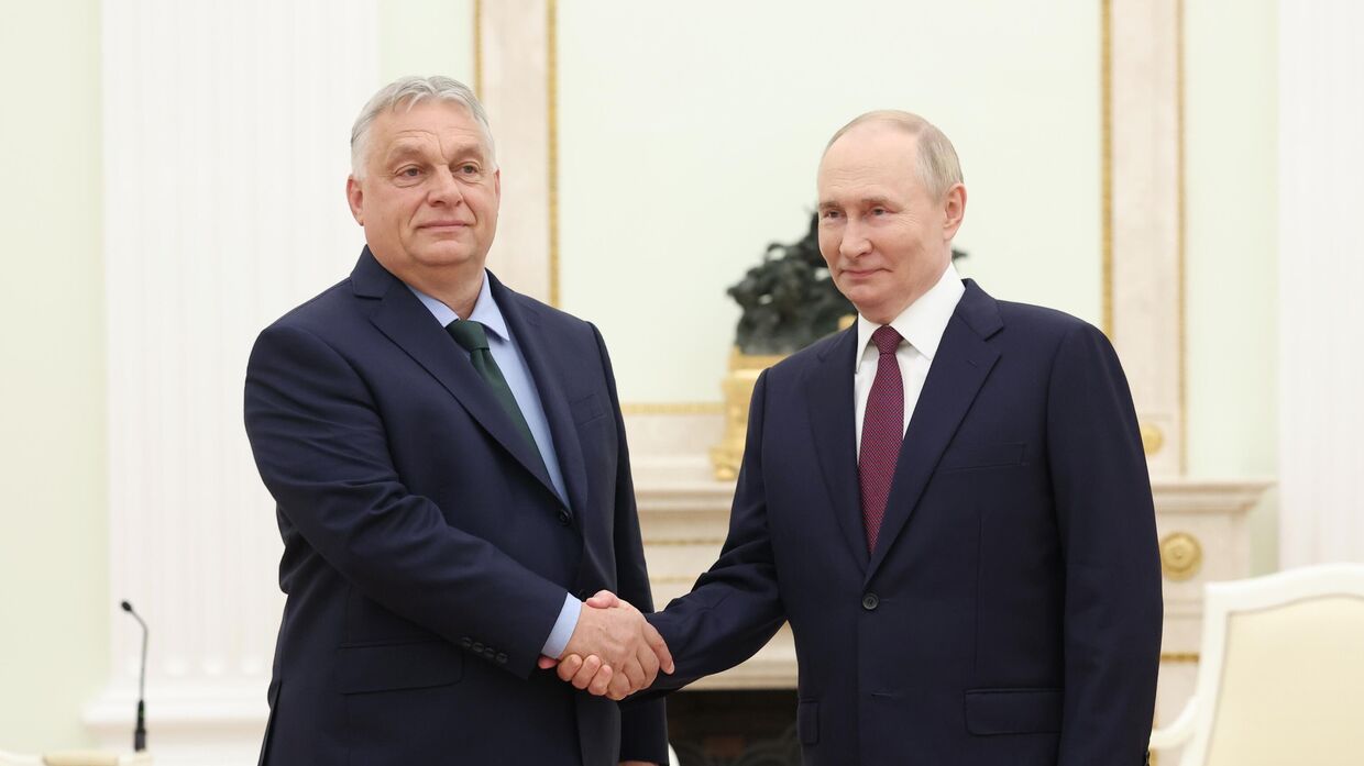 5 июля 2024. Президент РФ Владимир Путин и премьер-министр Венгрии Виктор Орбан (слева) во время встречи в Москве.