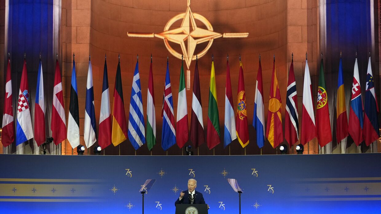 Президент Джо Байден выступает с речью по случаю 75-й годовщины НАТО в Аудитории Эндрю У. Меллона во вторник, 9 июля 2024 года, в Вашингтоне
