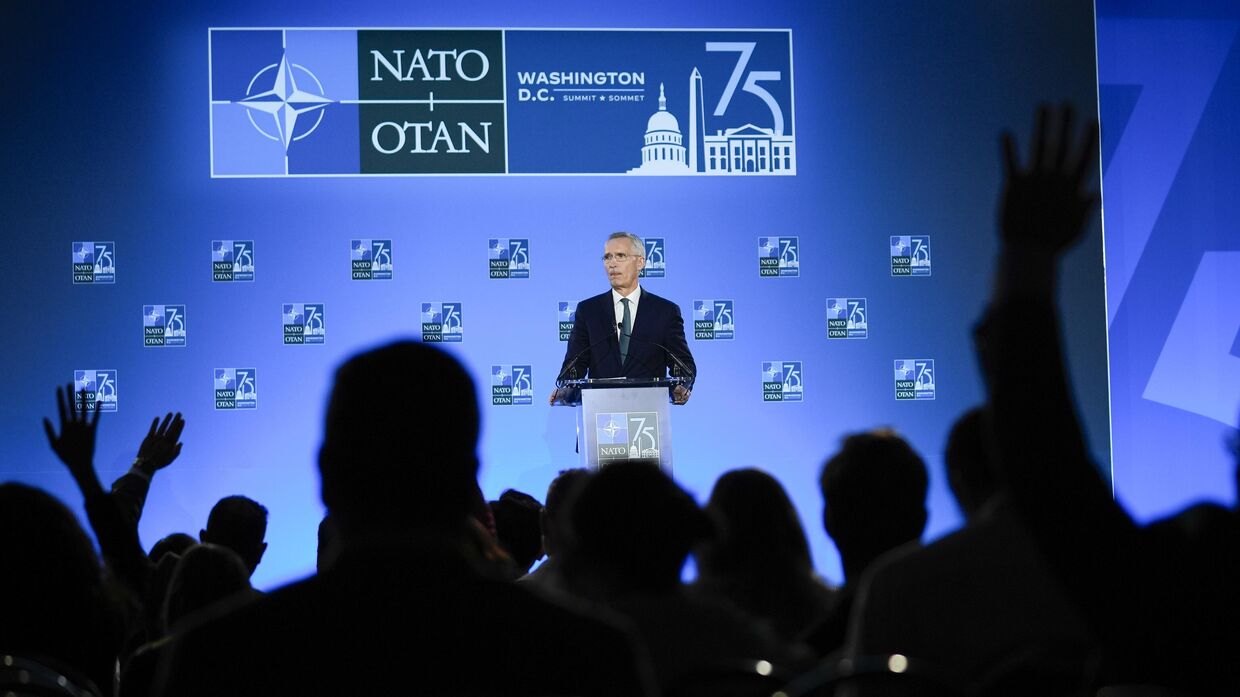 Генеральный секретарь НАТО Йенс Столтенберг выступает на пресс-конференции на саммите НАТО в Вашингтоне, среда, 10 июля 2024 года.