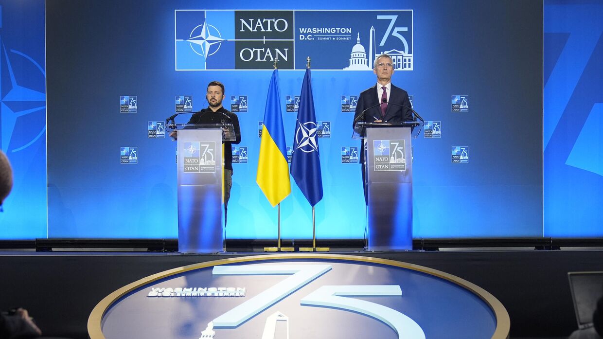 Владимир Зеленский и генеральный секретарь НАТО Йенс Столтенберг выступают на пресс-конференции на саммите НАТО в Вашингтоне