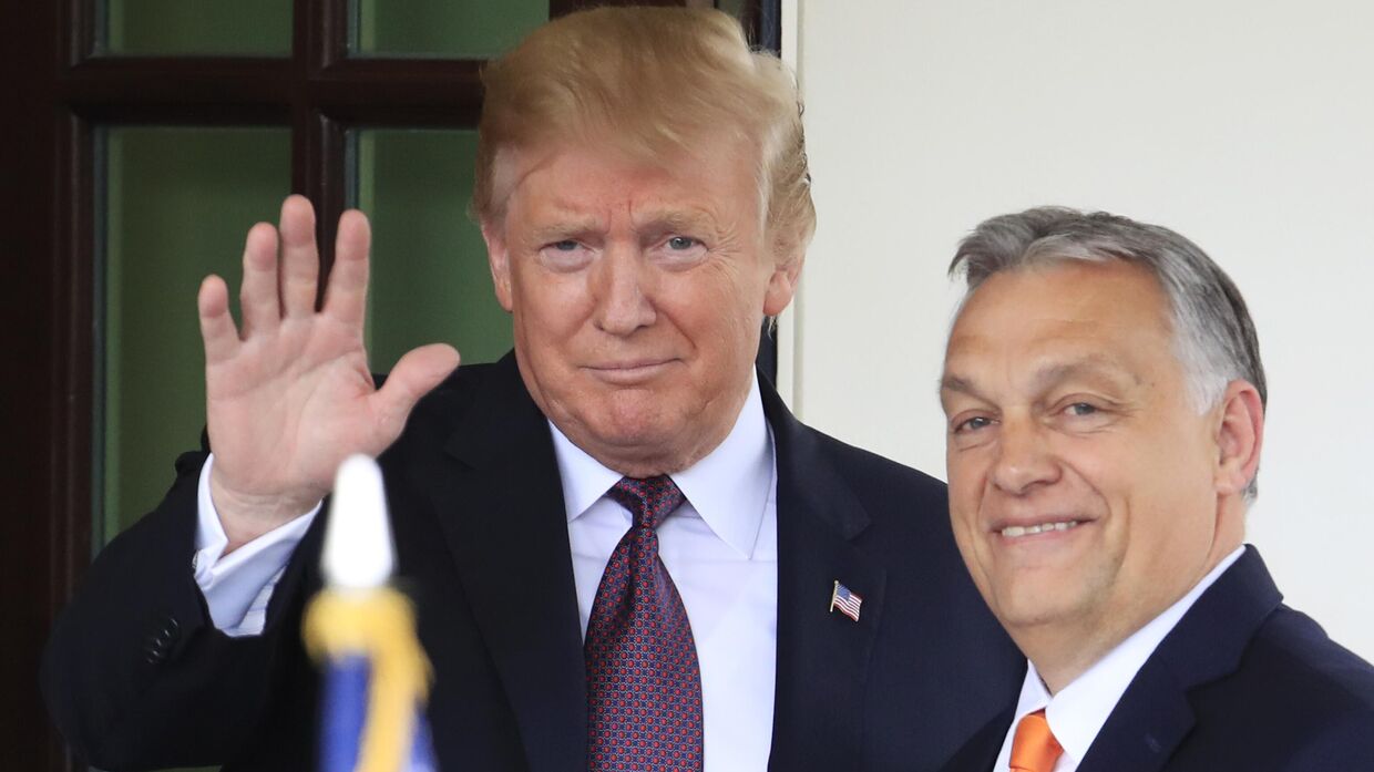 Президент Дональд Трамп приветствует премьер-министра Венгрии Виктора Орбана в Белом доме 13 мая 2019 года