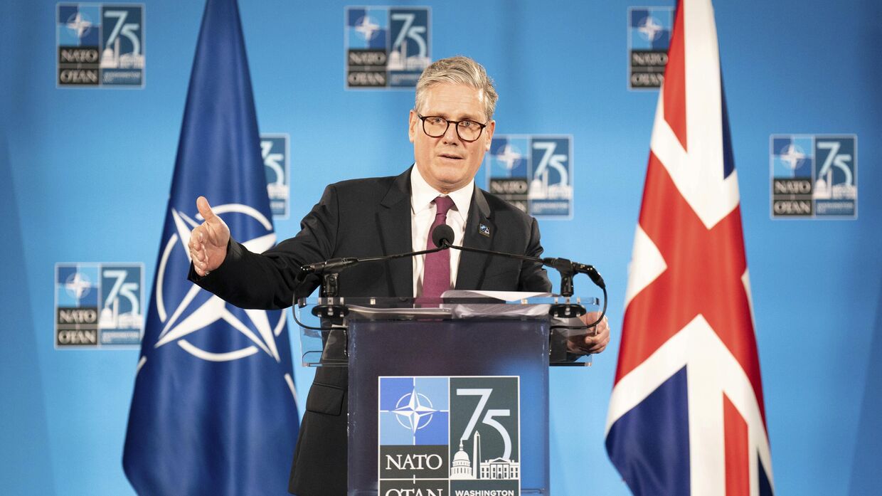 Премьер-министр Великобритании Кир Стармер проводит пресс-конференцию по окончании 75-го юбилейного саммита НАТО в Вашингтоне