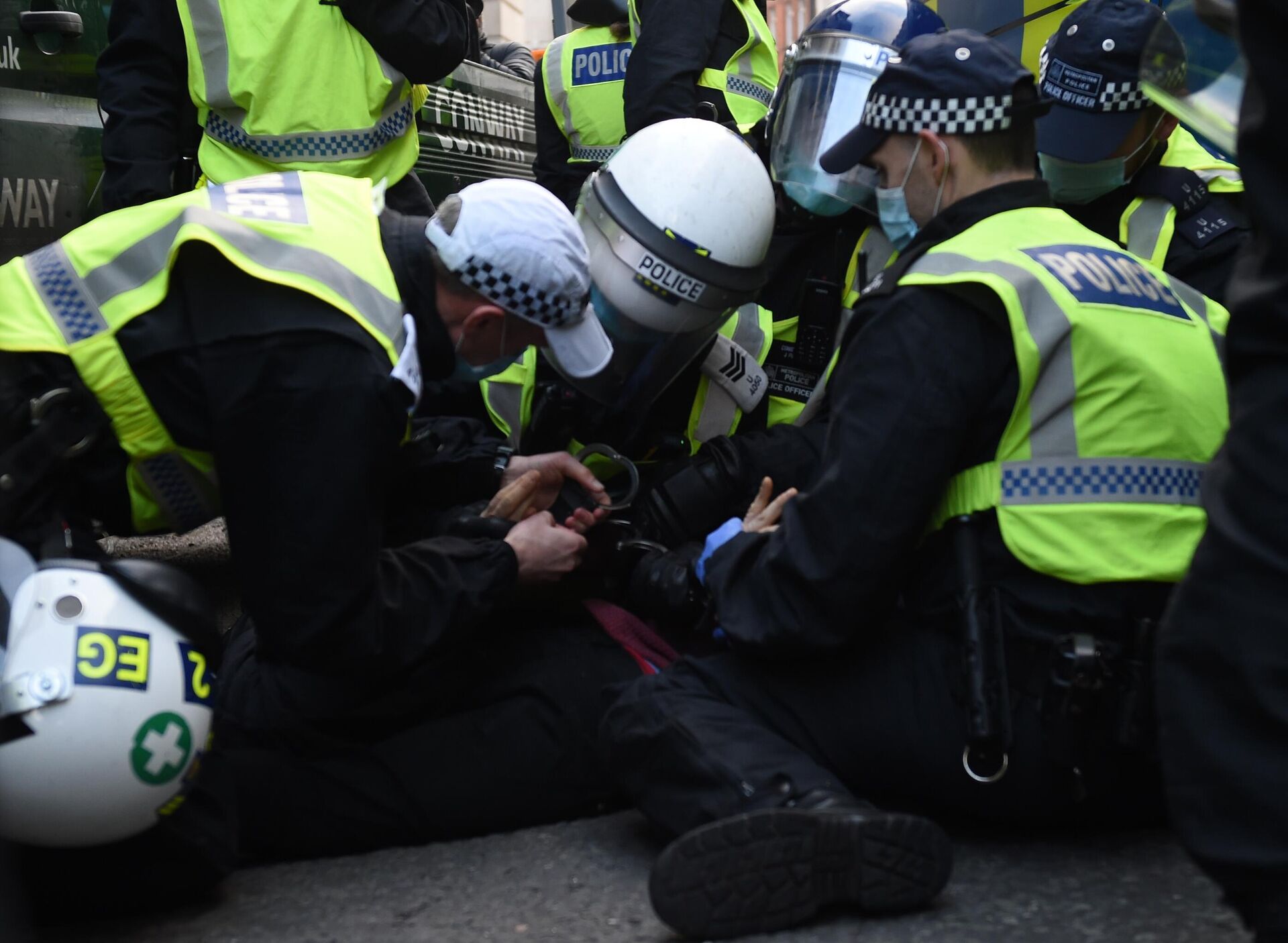 Акция протеста против мер по борьбе с коронавирусом в Лондоне - ИноСМИ, 1920, 14.04.2026