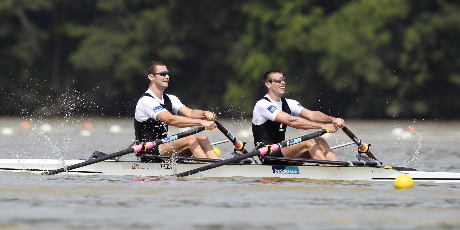 Новозеландский гребец Роберт Мэнсон (справа) - ИноСМИ, 1920, 08.08.2024