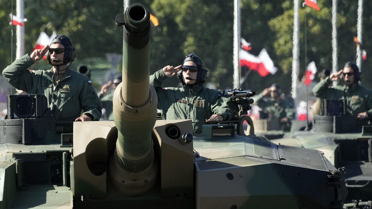 Военный парад в Варшаве на День Войска Польского