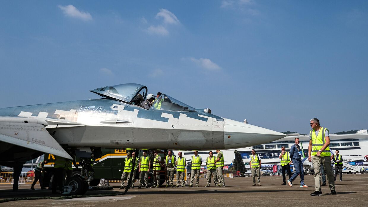 Многофункциональный истребитель пятого поколения Су-57Э на Международном аэрокосмическом салоне Airshow China 2024