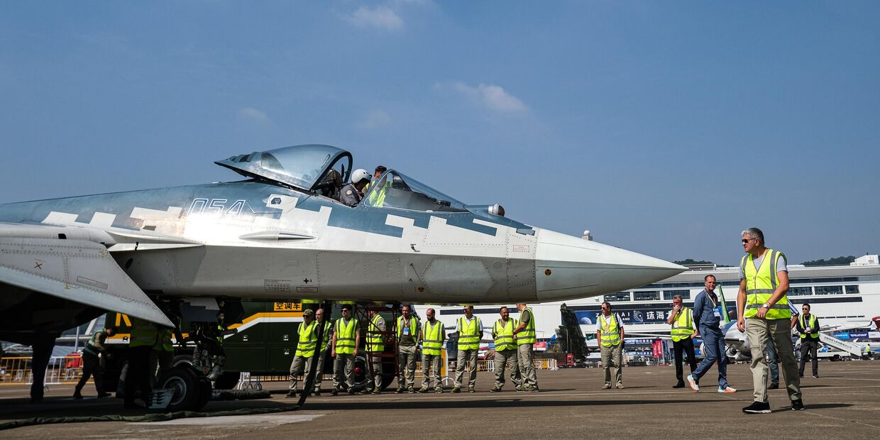 Многофункциональный истребитель пятого поколения Су-57Э на Международном аэрокосмическом салоне Airshow China 2024