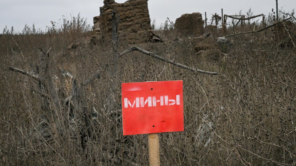 Расчистка и разминирование дорог в Покровском районе ДНР саперами 12-й инженерно-саперной бригады группировки войск Центр