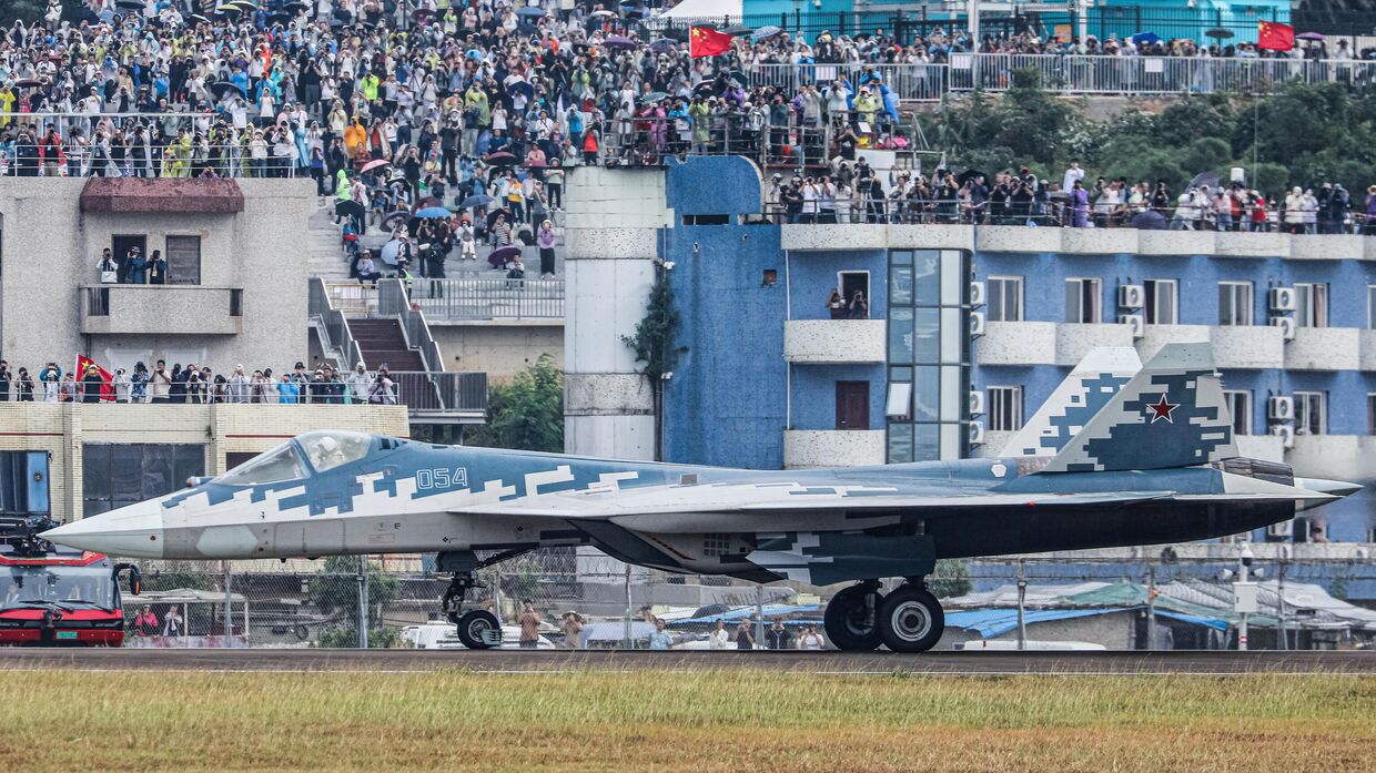 Многофункциональный истребитель пятого поколения Су-57Э на Международном аэрокосмическом салоне Airshow China 2024