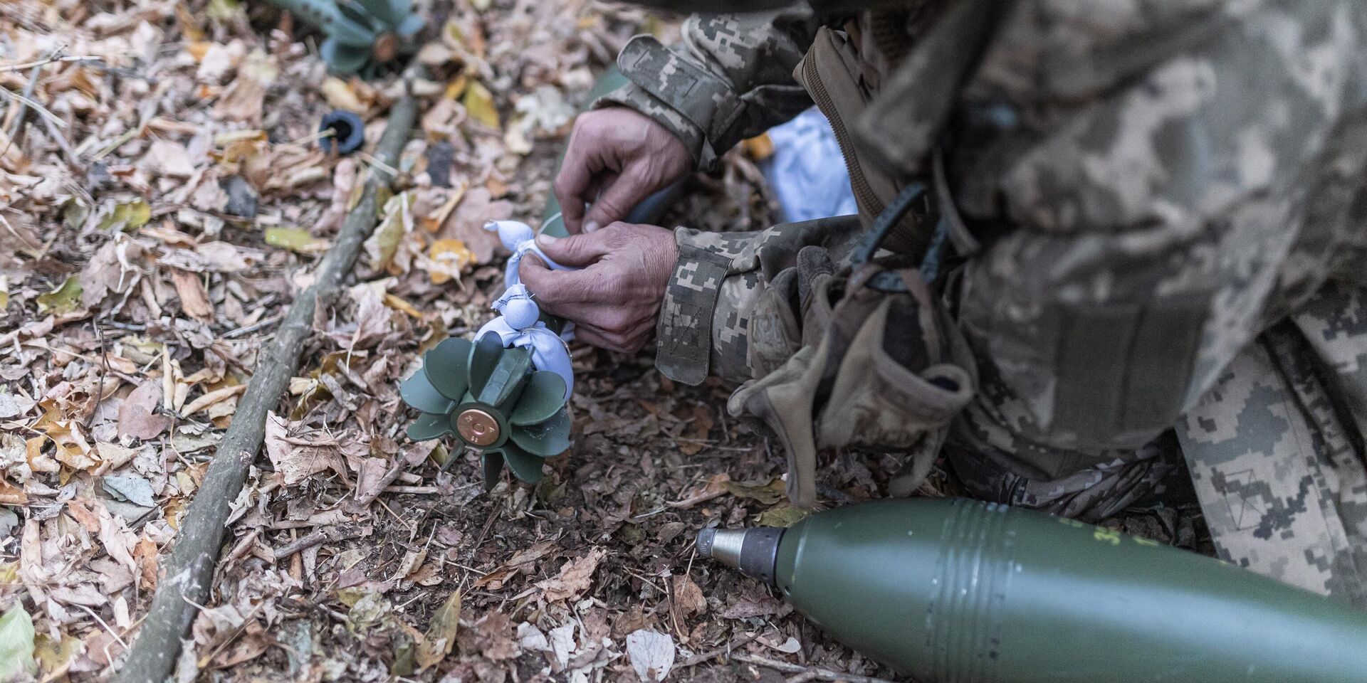 Украинский солдат готовит минометные снаряды к бою в районе Покровска 7 ноября 2024 года - ИноСМИ, 1920, 24.12.2024