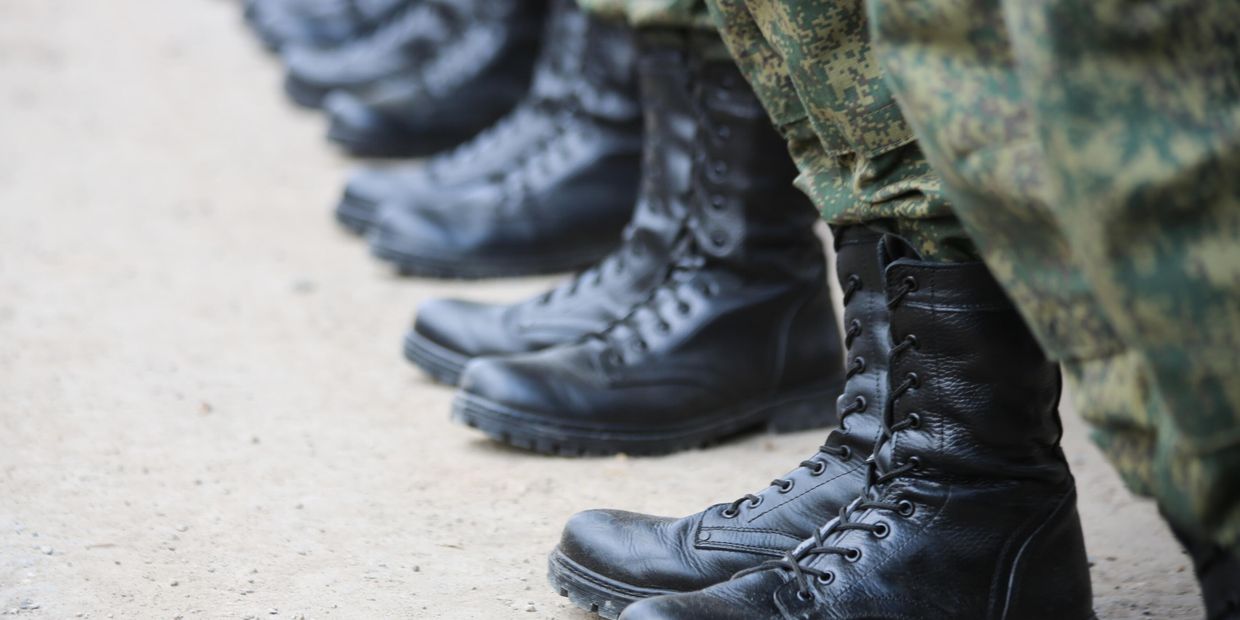 Первые призывники в военном училище в Донецке