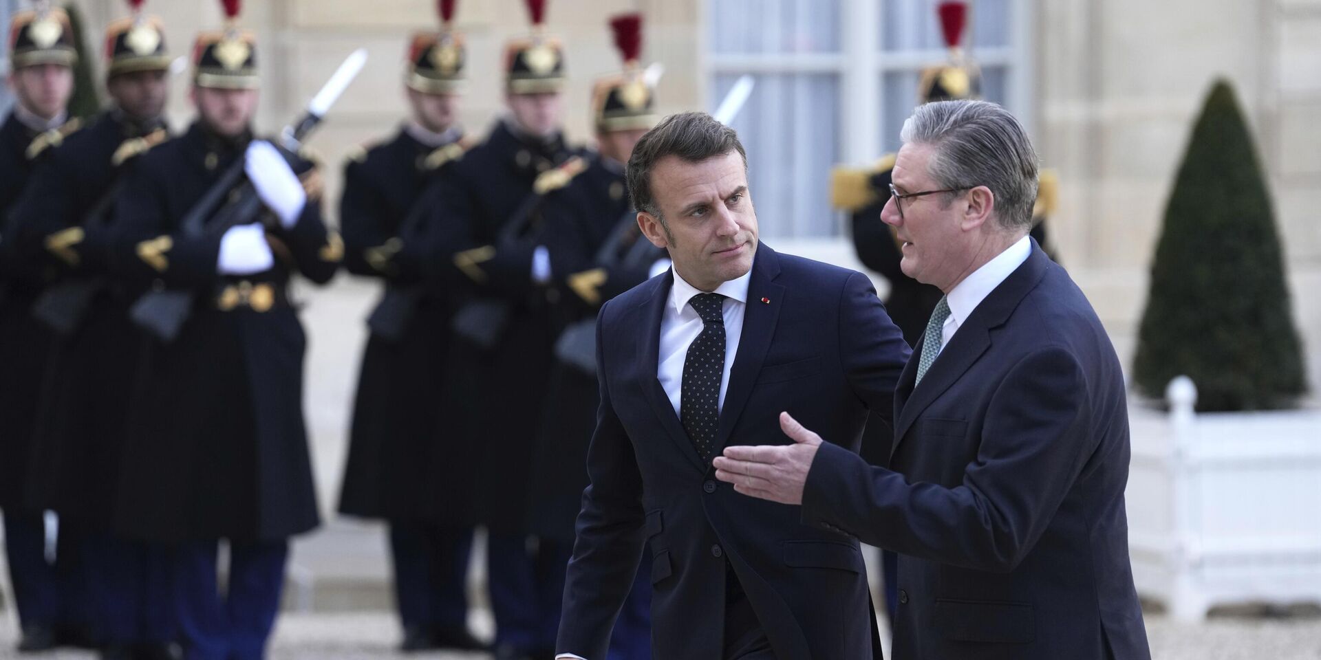Президент Франции Эммануэль Макрон и премьер-министр Великобритании Кир Стармер - ИноСМИ, 1920, 10.07.2025