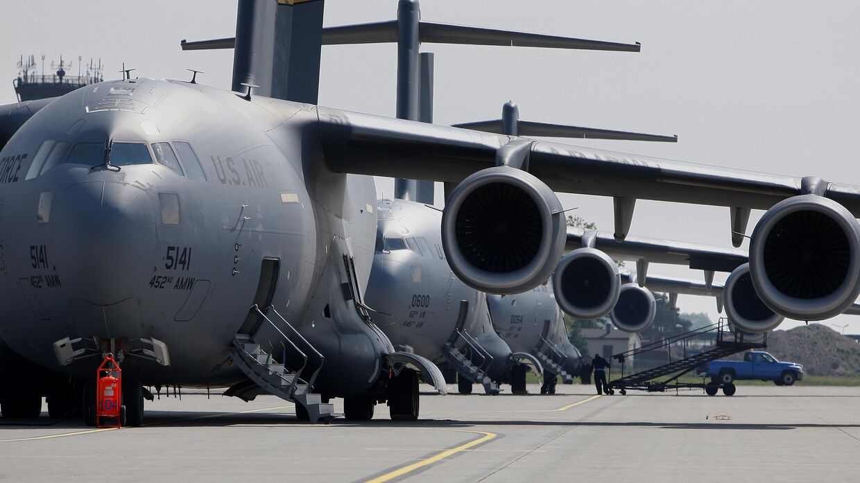 Самолеты C17 Globemaster на военной авиабазе США в Рамштайне, Германия