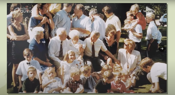 Семейное фото 1991 года из немецкого журнала, кадр из видео Семейное фото 1991 года из немецкого журнала, кадр из видео